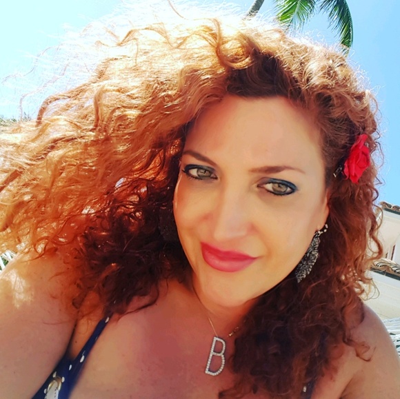 Meet your Posher, Beth - Picture 1 of 1